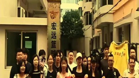 詹姆斯队惜败快船，詹姆斯28+13对决东契奇31分，詹姆斯队五连胜终结